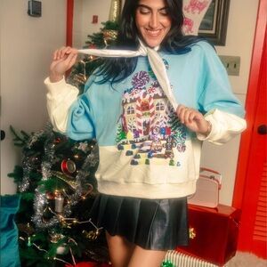 QUEEN OF SPARKLES Sequin GINGERBREAD HOUSE SCENE Sweatshirt NWT XS